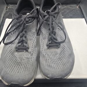 Stylish Gray Athletic Shoes for Men‎